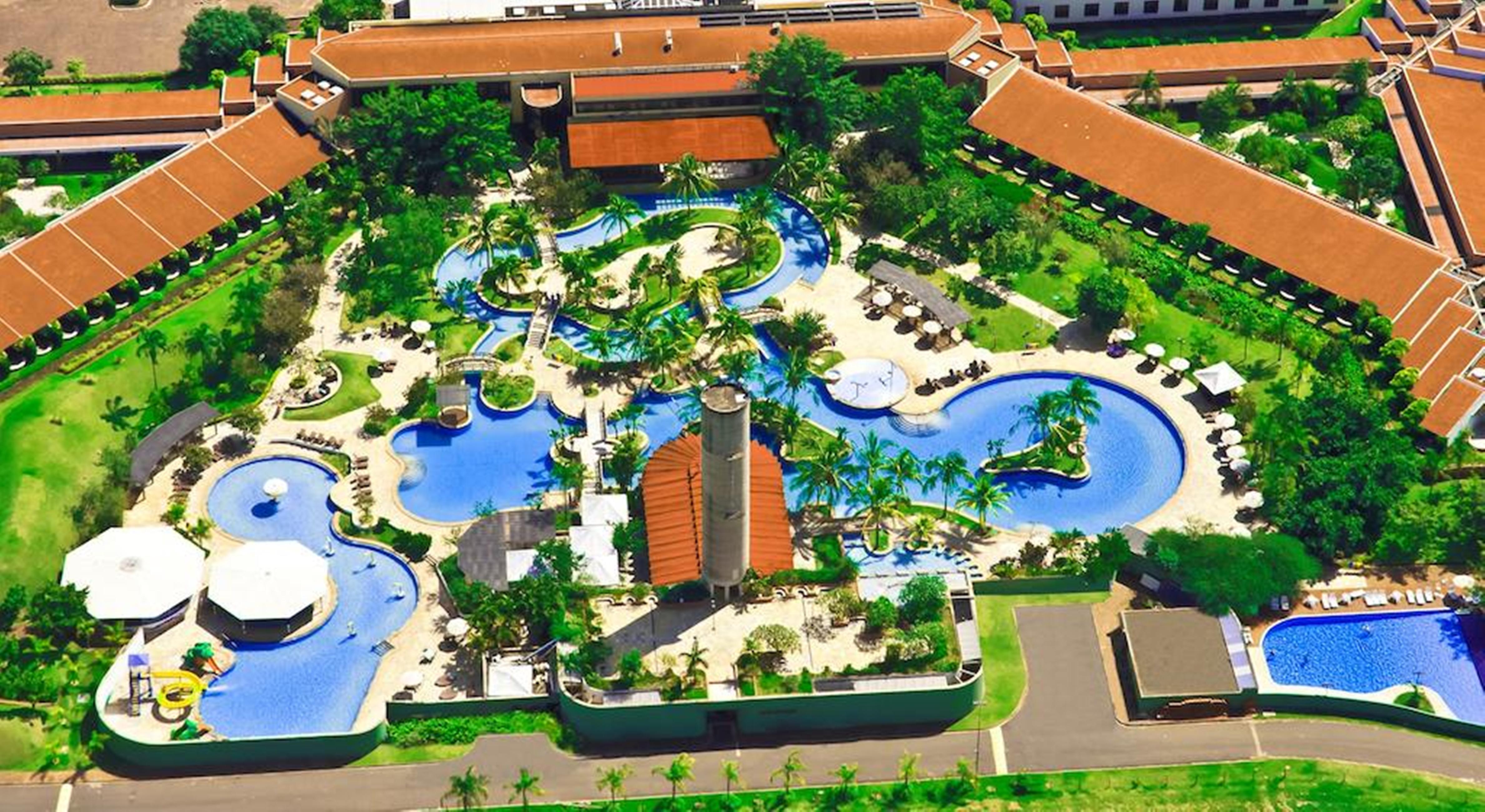 Blue Tree Thermas De Lins Resort Exterior photo Aerial view of the resort