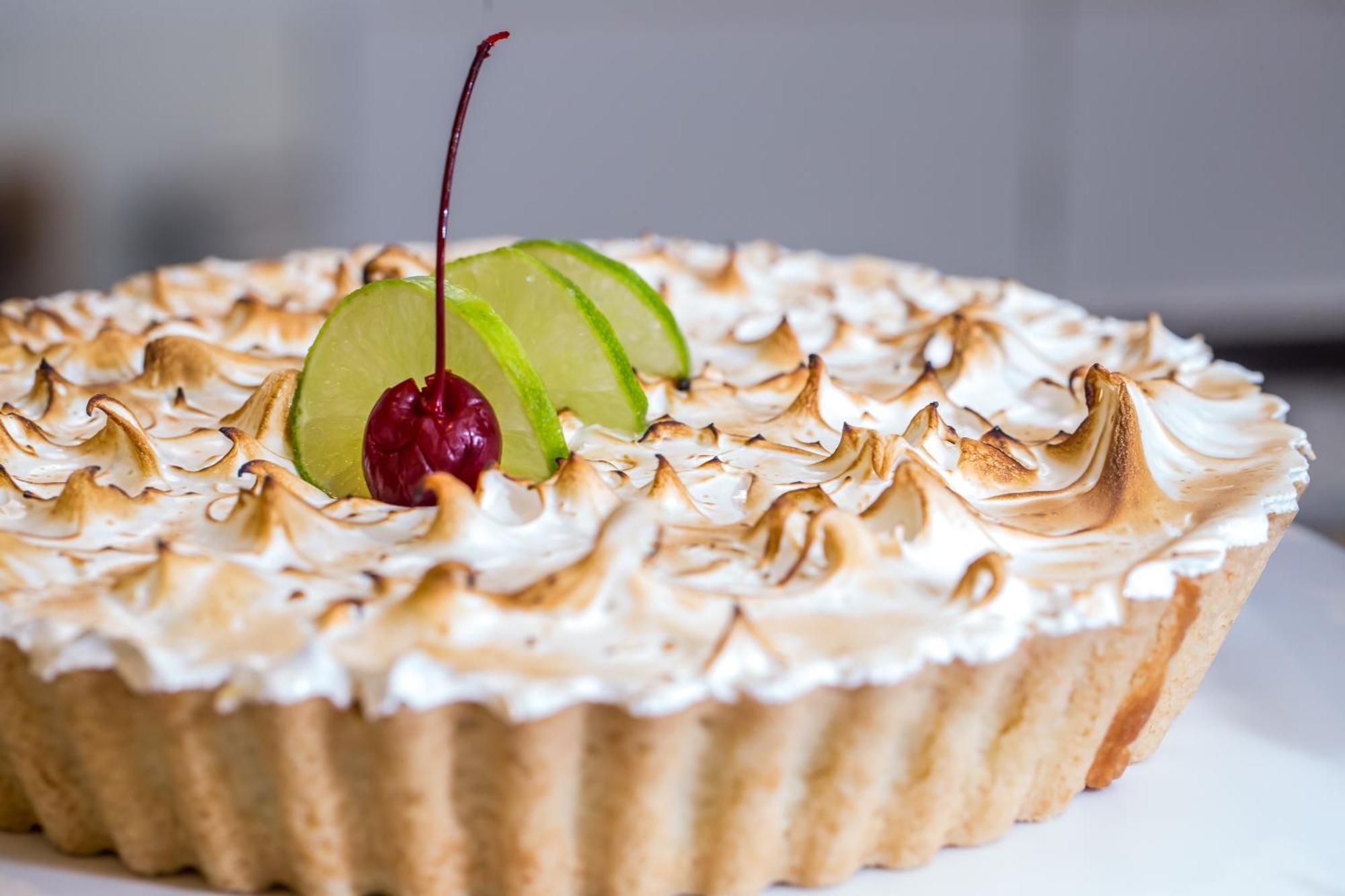 Blue Tree Thermas De Lins Resort Exterior photo Key lime pie