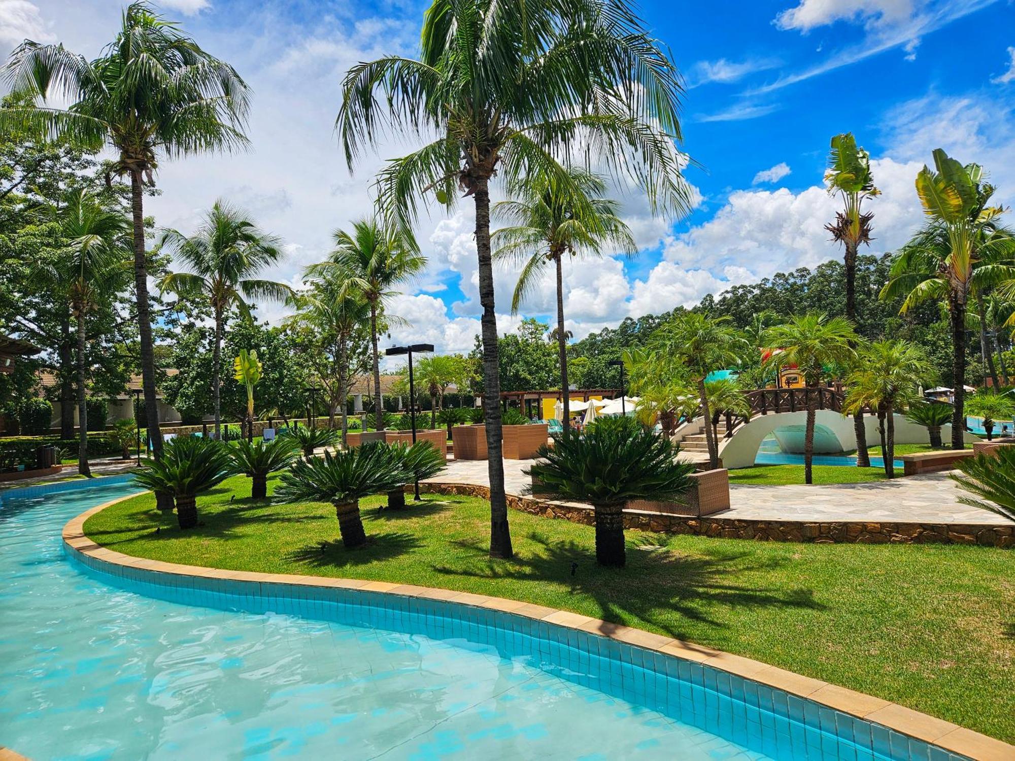 Blue Tree Thermas De Lins Resort Exterior photo The lazy river at Splash Jungle Water Park