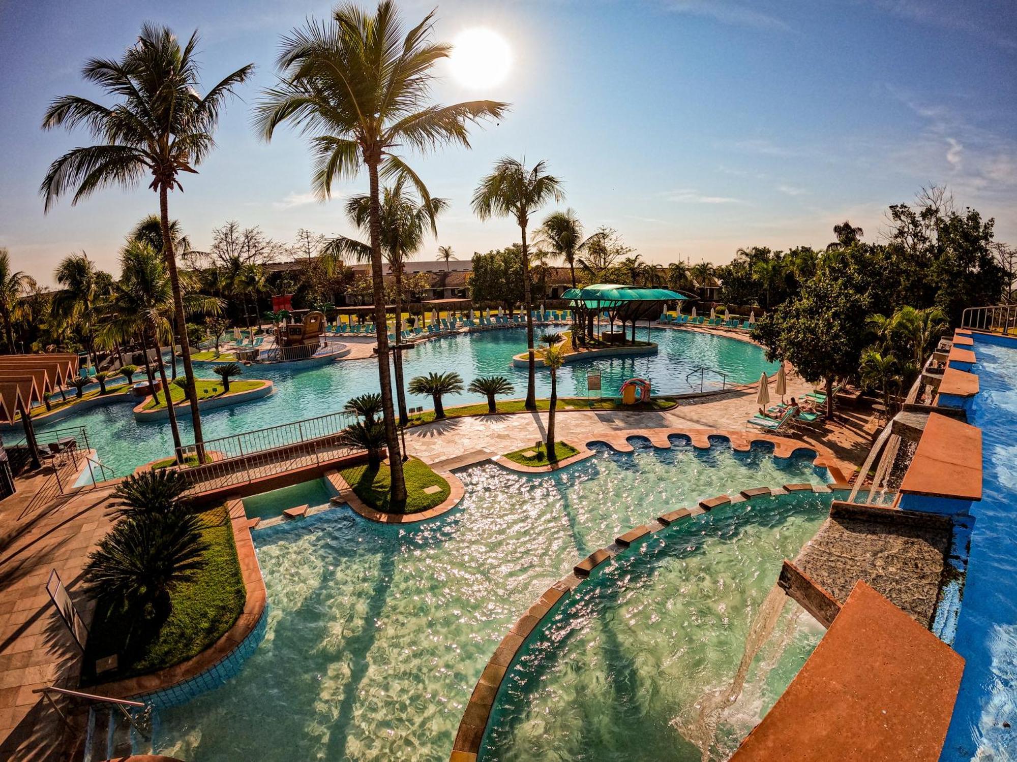 Blue Tree Thermas De Lins Resort Exterior photo The water park at the Royal Paradise Hotel and Spa