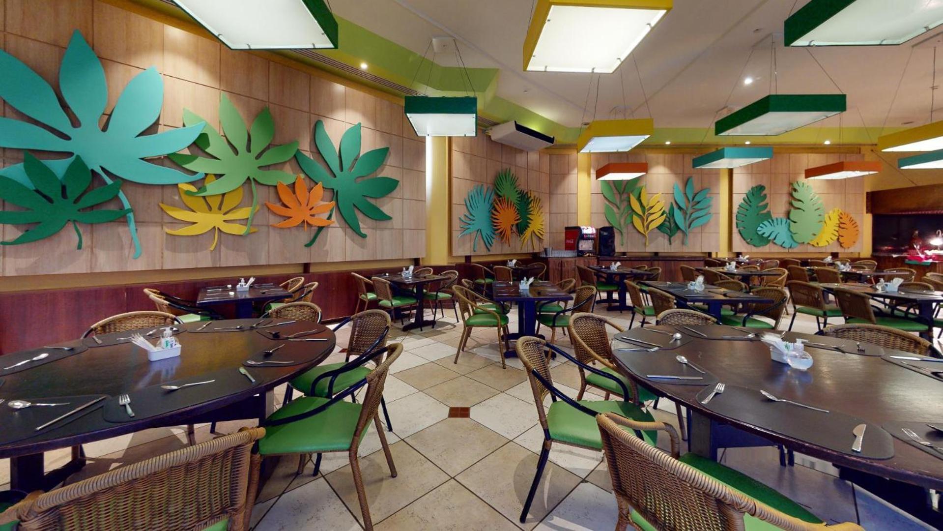 Blue Tree Thermas De Lins Resort Exterior photo Interior of a typical Sizzler restaurant