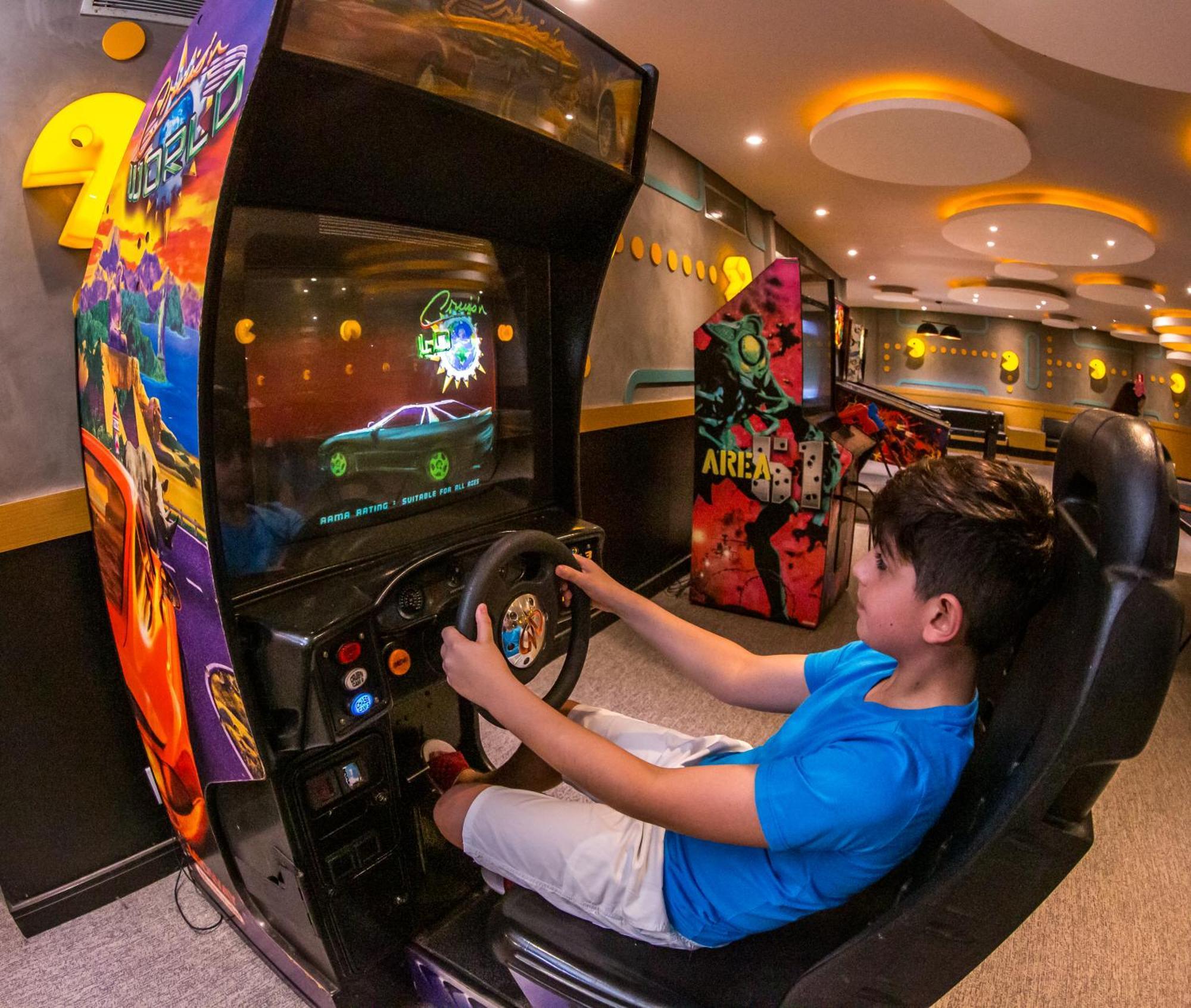 Blue Tree Thermas De Lins Resort Exterior photo A child playing a racing game