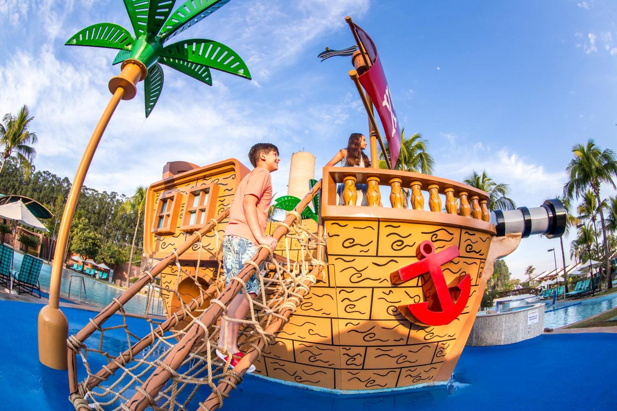 Blue Tree Thermas De Lins Resort Exterior photo The pirate ship at the Splash Zone