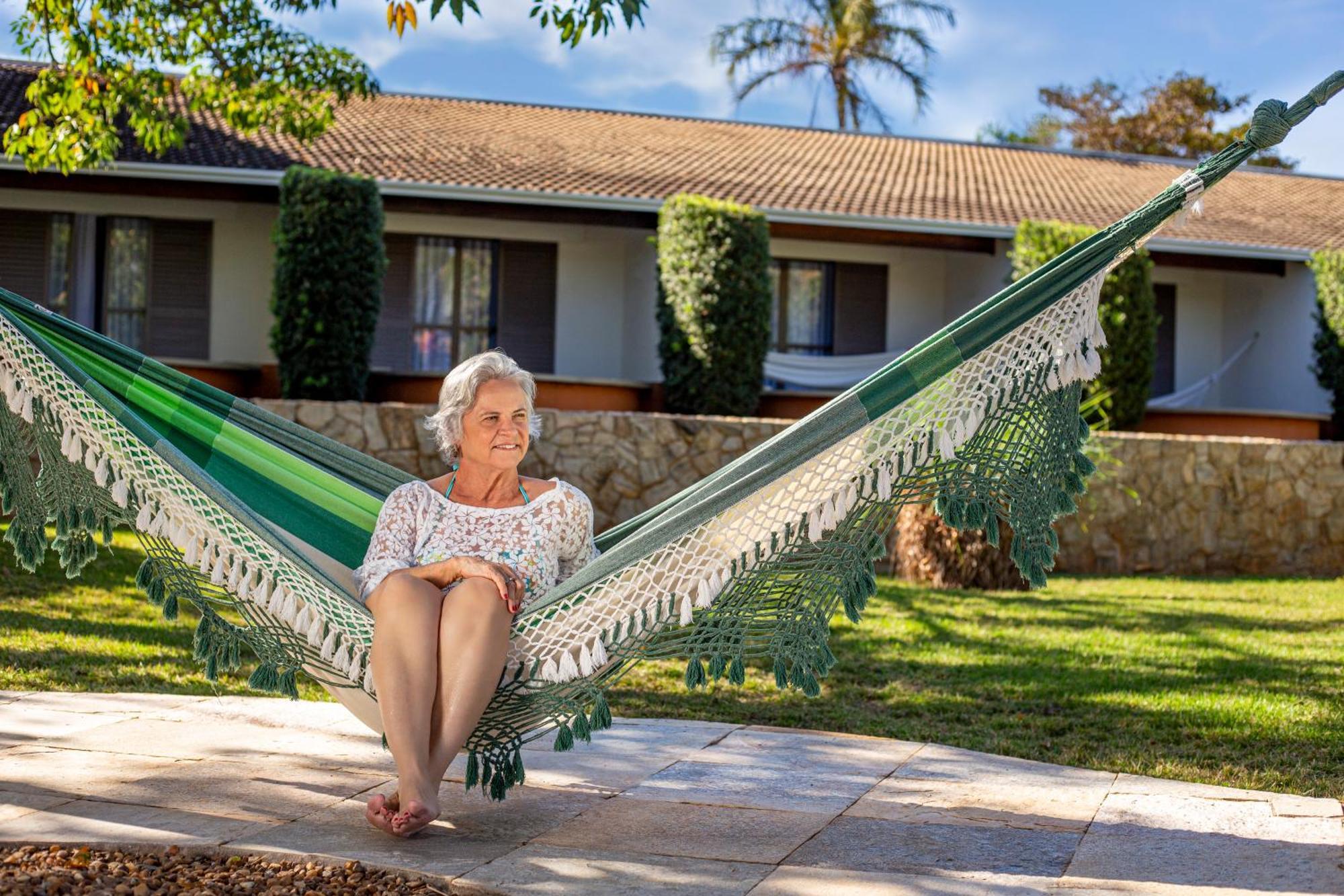 Blue Tree Thermas De Lins Resort Exterior photo A woman relaxing in a hammock