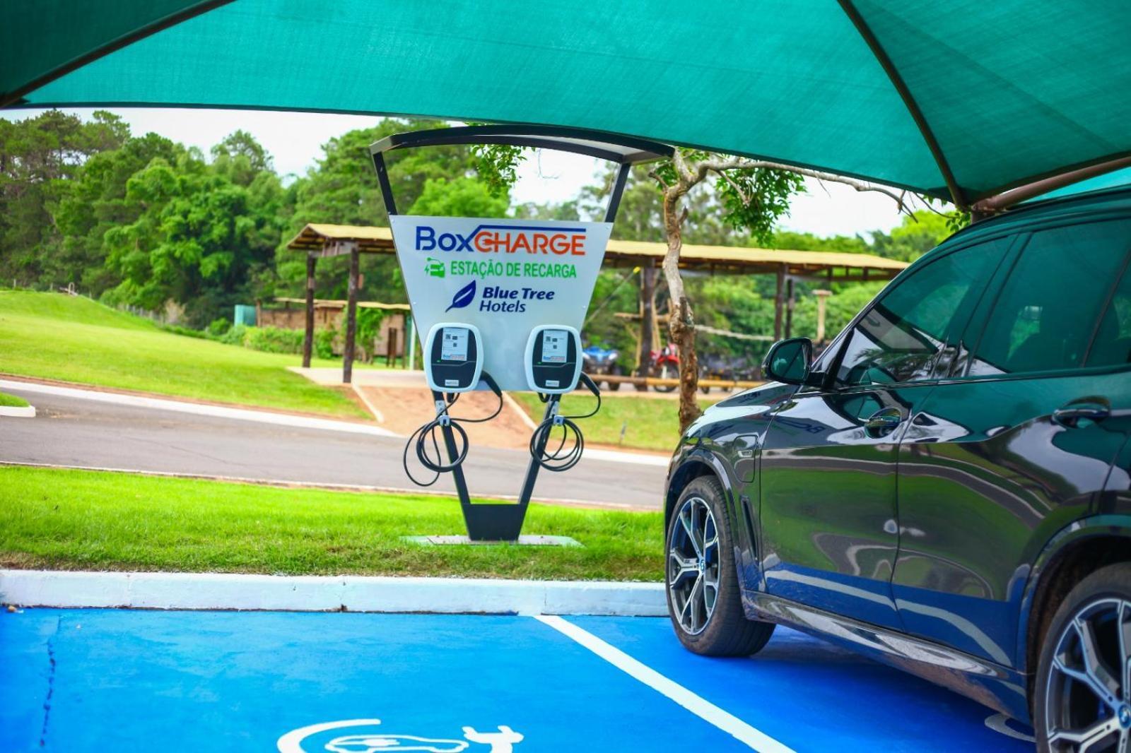 Blue Tree Thermas De Lins Resort Exterior photo Electric vehicle charging station at the Sunshine Coast Airport