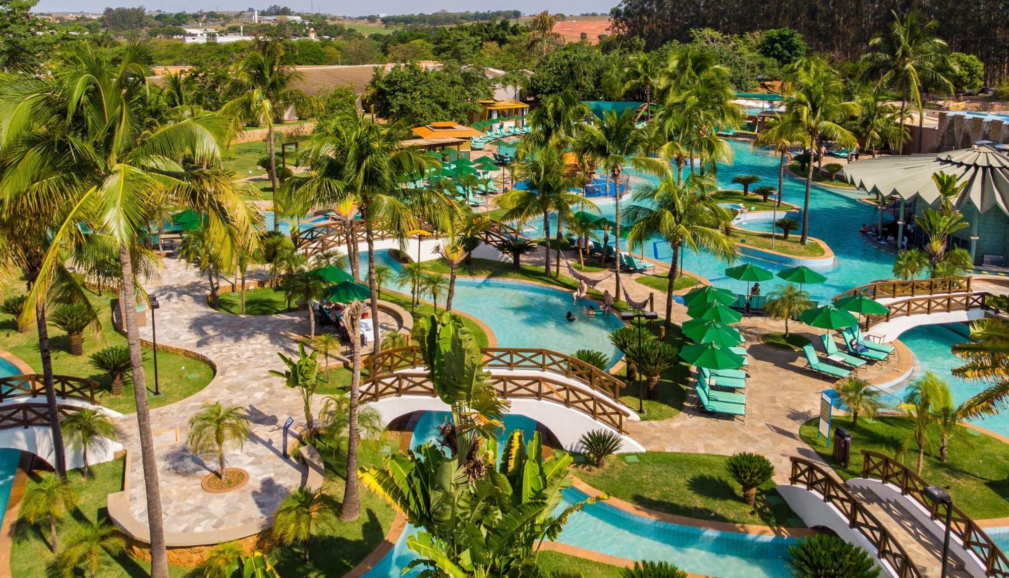 Blue Tree Thermas De Lins Resort Exterior photo The resort's lagoon