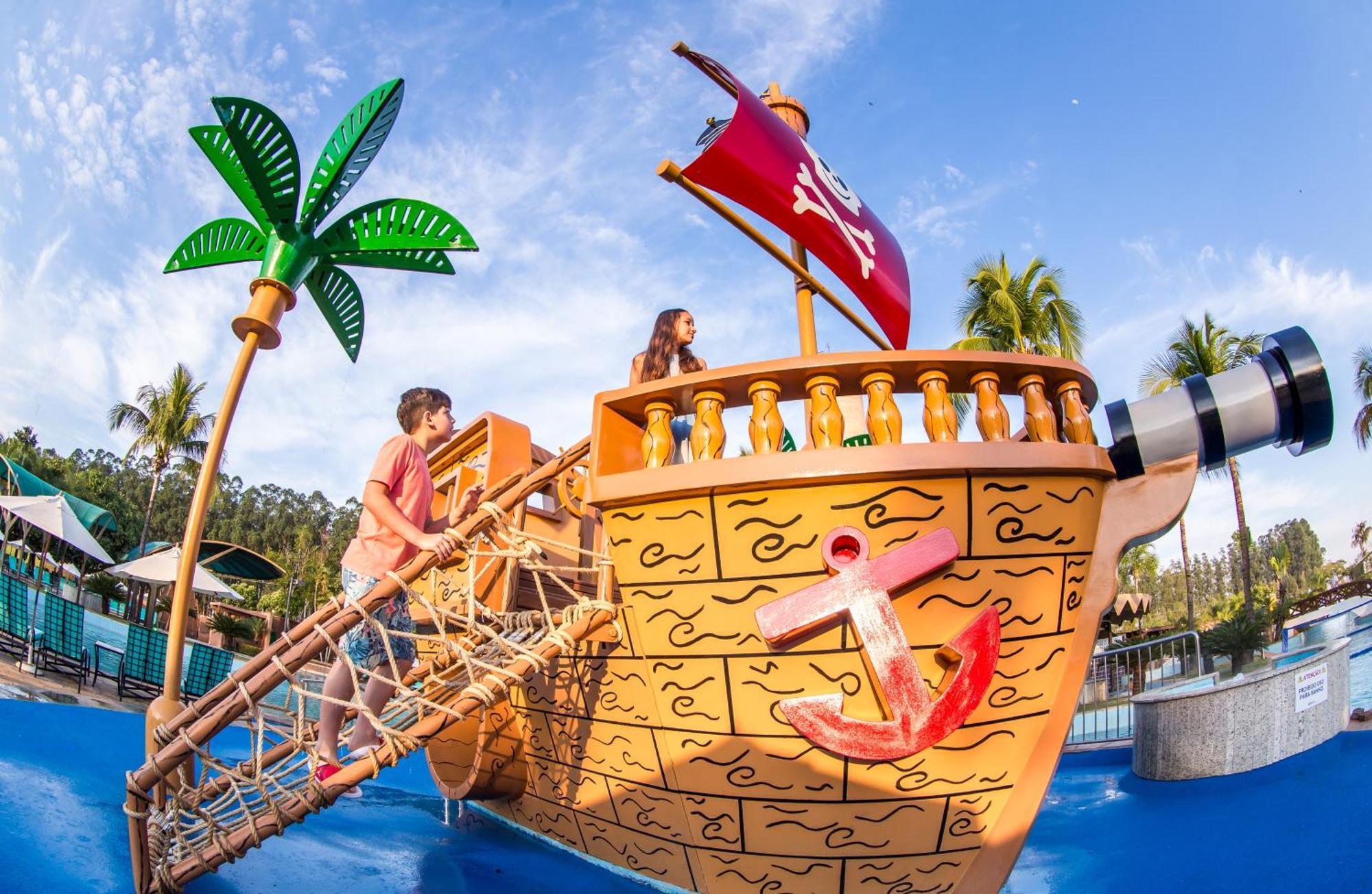 Blue Tree Thermas De Lins Resort Exterior photo The pirate ship at Wet'n'Wild